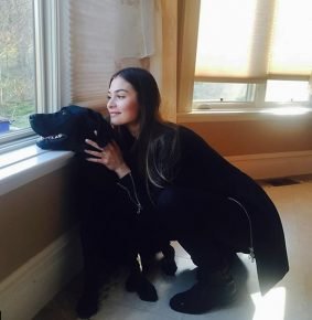 Anastasia Ovechkina z labradorcem